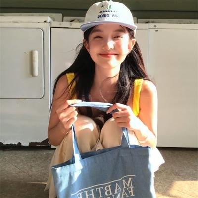 安娜·卡拉曼佐夫